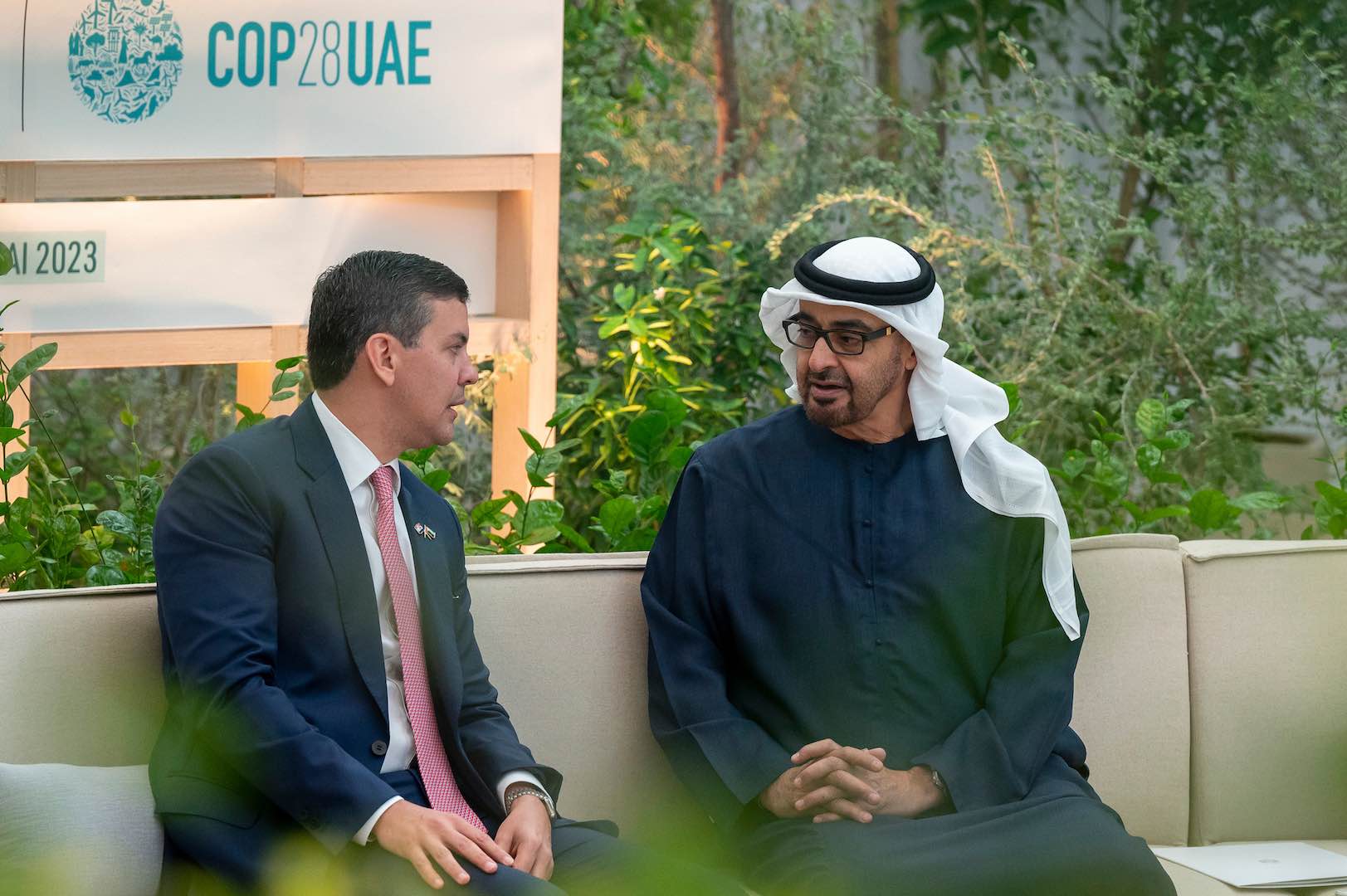 رئيس دولة الإمارات يعقد لقاءات مع قادة الوفود المشاركة في كوب 28 ويرحب بالعالم في مؤتمر المناخ