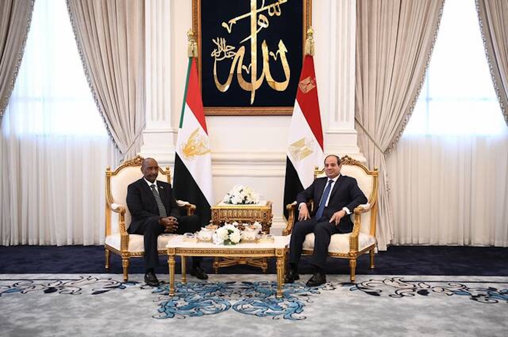 الرئيس السيسي يؤكد موقف مصر الثابت بالوقوف بجانب السودان